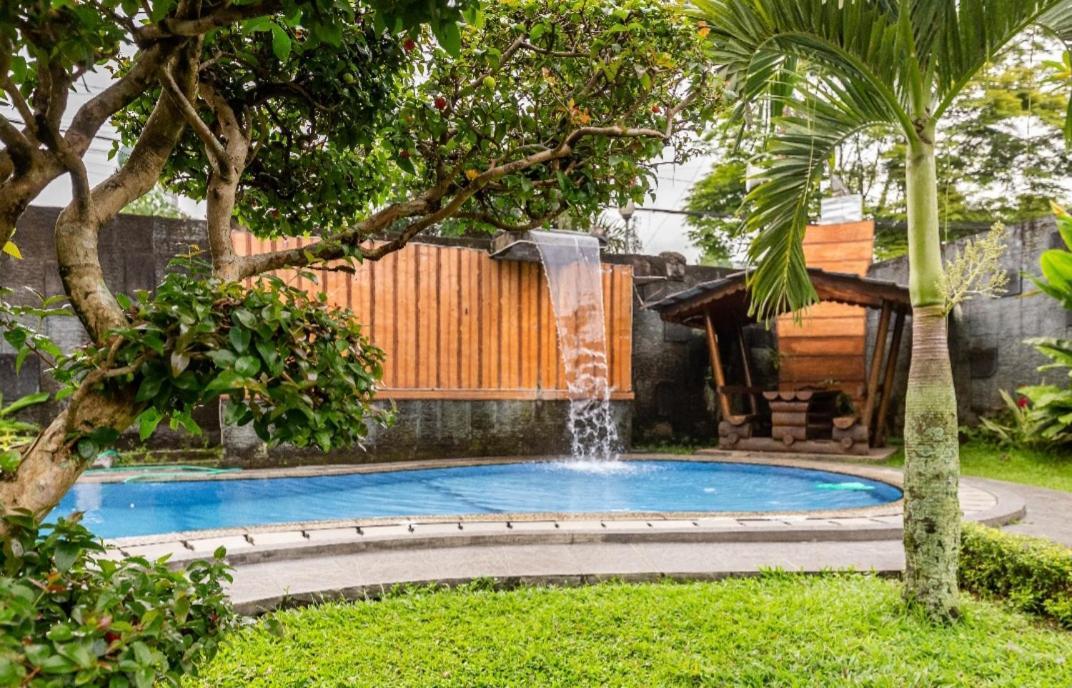 Villa Anjung Balak Tjisarua Exterior foto