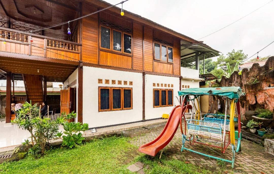 Villa Anjung Balak Tjisarua Exterior foto